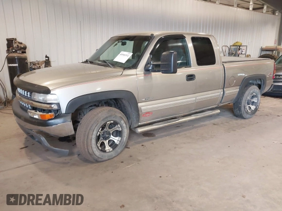 2000 Chevrolet Silverado 1500 LS with VIN 1GCEK19TXYZ323188, listed as a IAAI auction lot 40906952 with 176,824 mi miles. Bid and sale history available at carsss.com. Image 2.