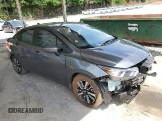 2021 Nissan Versa SV z VIN 3N1CN8EV0ML840177, wystawiony jako Copart lot #57823925 z przebiegiem 100 508 mil mil oraz Szkoda całkowita • Salvage title. Historia ofert i sprzedaży dostępna na DreamBid. Obrazek 4.
