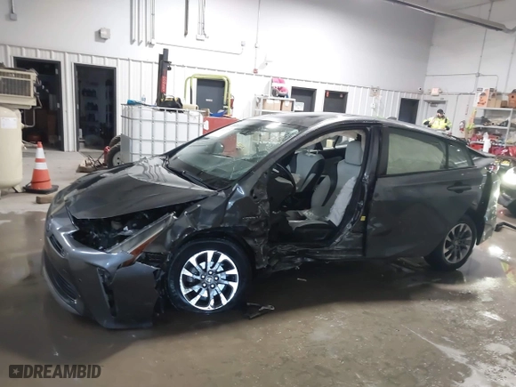 2021 Toyota Prius L Eco with VIN JTDKAMFU9M3132587, listed as a IAAI auction lot 41637275 with 84,203 mi miles. Bid and sale history available at carsss.com. Image 14.