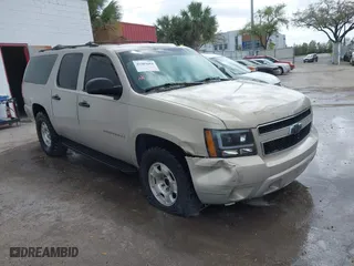 2009 Chevrolet Suburban LS with VIN 1GNFC16069R191034, listed as a IAAI auction lot 41583684 with 195,900 mi miles. Bid and sale history available at carsss.com. Image 1.