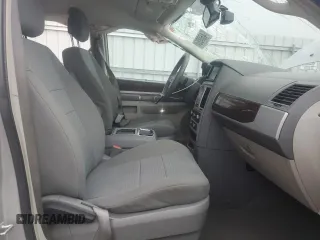 2010 Chrysler Town & Country Touring with VIN 2A4RR5DX0AR395333, listed as a Copart auction lot 46805415 with 181,818 mi miles and Salvage Title. Bid and sale history available at DreamBid. Image 7.