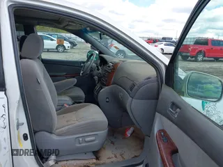2005 Toyota Sienna XLE with VIN 5TDZA22C25S309013, listed as a IAAI auction lot 42172297 with Not Provided miles and . Bid and sale history available at carsss.com. Image 5.
