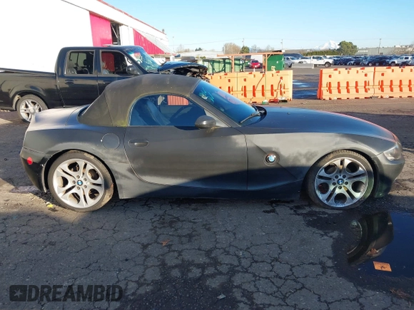 2004 BMW Z4 2.5i z VIN 4USBT33544LS51157, wystawiony jako IAAI lot #41343067 z przebiegiem 151 267 mil mil oraz . Historia ofert i sprzedaży dostępna na DreamBid. Obrazek 13.