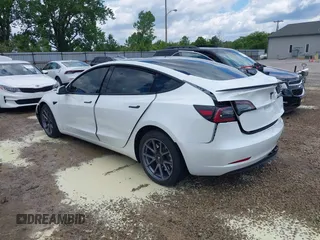 2023 Tesla Model 3 z VIN 5YJ3E1EA8PF608429, wystawiony jako IAAI lot #42345888 z przebiegiem 14 907 mil mil oraz . Historia ofert i sprzedaży dostępna na DreamBid. Obrazek 3.
