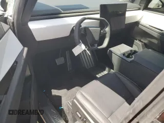 2024 Tesla Cybertruck z VIN 7G2CEHED5RA004336, wystawiony jako Copart lot #61506604 z przebiegiem 4743 mil mil oraz Szkody całkowita. Historia ofert i sprzedaży dostępna na DreamBid. Obrazek 8.
