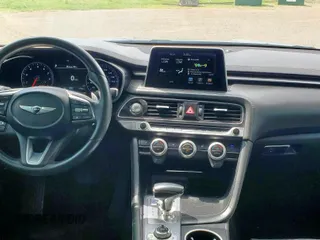 2020 Genesis G70 2.0T z VIN KMTG34LA5LU053373, wystawiony jako Copart lot #61485275 z przebiegiem 59 966 mil mil oraz Szkoda całkowita • Salvage title. Historia ofert i sprzedaży dostępna na DreamBid. Obrazek 9.