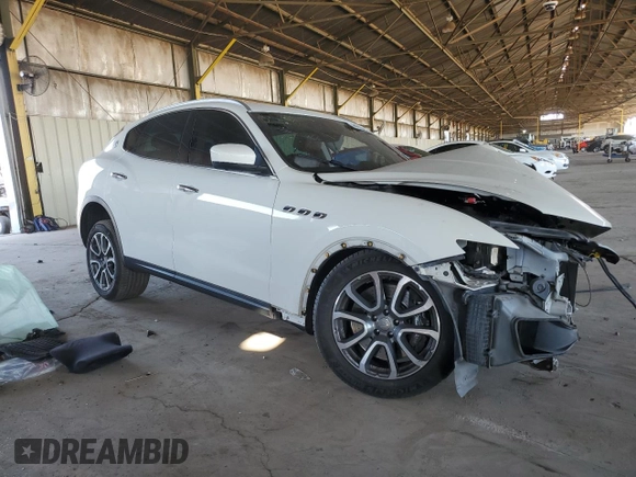 2017 Maserati Levante S z VIN ZN661YUA2HX242914, wystawiony jako Copart lot #44312295 z przebiegiem Nie podano mil oraz Szkoda całkowita • Salvage title. Historia ofert i sprzedaży dostępna na DreamBid. Obrazek 4.