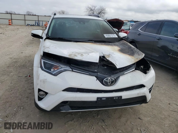 2018 Toyota RAV4 XLE z VIN 2T3WFREV0JW513389, wystawiony jako Copart lot #45601215 z przebiegiem Nie podano mil oraz Szkoda całkowita • Salvage title. Historia ofert i sprzedaży dostępna na DreamBid. Obrazek 5.
