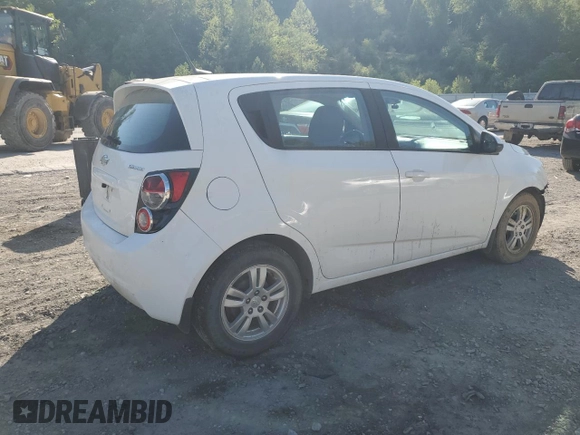 2012 Chevrolet Sonic LS z VIN 1G1JA6SH5C4208565, wystawiony jako Copart lot #56193405 z przebiegiem 53 236 mil mil oraz Szkoda całkowita • Salvage title. Historia ofert i sprzedaży dostępna na DreamBid. Obrazek 3.