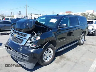 2018 Chevrolet Suburban LS z VIN 1GNSKGKC6JR150248, wystawiony jako IAAI lot #42219120 z przebiegiem 48 321 mil mil oraz . Historia ofert i sprzedaży dostępna na DreamBid. Obrazek 2.