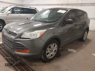 2013 Ford Escape S with VIN 1FMCU0F78DUA33201, listed as a IAAI auction lot 41958763 with 188,533 mi miles. Bid and sale history available at carsss.com. Image 2.