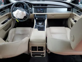 2016 Jaguar XF 35t Prestige with VIN SAJBE4BV3GCY18665, listed as a Copart auction lot 41925005 with 100,530 mi miles and Salvage Title. Bid and sale history available at carsss.com. Image 8.