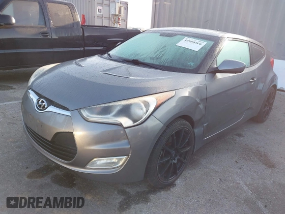 2012 Hyundai Veloster w/Gray Int z VIN KMHTC6AD1CU082872, wystawiony jako IAAI lot #41980406 z przebiegiem 132 804 mil mil oraz . Historia ofert i sprzedaży dostępna na DreamBid. Obrazek 2.