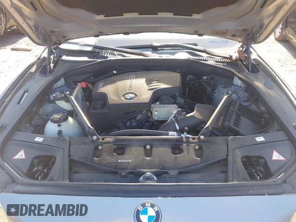2013 BMW 5 Series 528i xDrive z VIN WBAXH5C51DD106951, wystawiony jako IAAI lot #42706710 z przebiegiem 103 802 mil mil oraz . Historia ofert i sprzedaży dostępna na DreamBid. Obrazek 10.