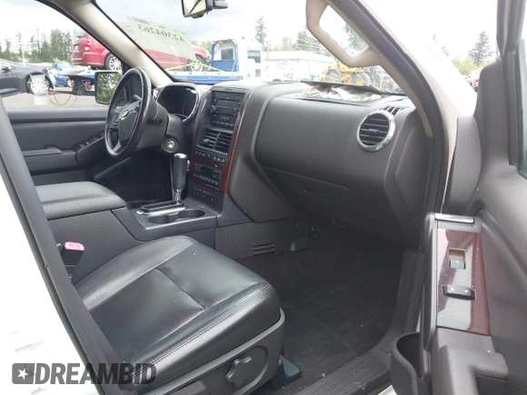 2007 Ford Explorer Limited z VIN 1FMEU75807UA80903, wystawiony jako IAAI lot #42304263 z przebiegiem 163 070 mil mil oraz . Historia ofert i sprzedaży dostępna na DreamBid. Obrazek 5.