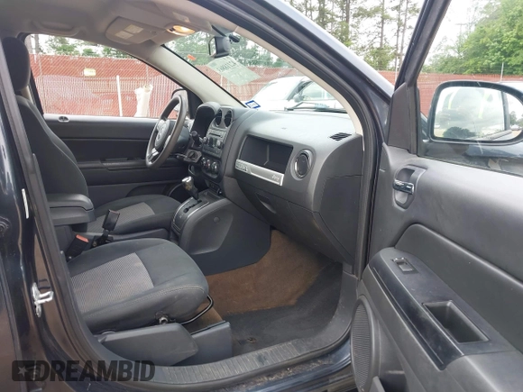 2014 Jeep Compass Sport with VIN 1C4NJCBA1ED725875, listed as a IAAI auction lot 42118863 with 133,136 mi miles. Bid and sale history available at carsss.com. Image 5.