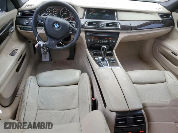 2013 BMW 7 Series 750Li z VIN WBAYE8C57DD133232, wystawiony jako Copart lot #86054494 z przebiegiem 118 438 mil mil oraz Szkoda całkowita • Salvage title. Historia ofert i sprzedaży dostępna na DreamBid. Obrazek 8.