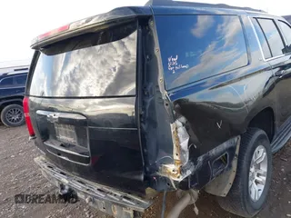 2017 Chevrolet Suburban LT z VIN 1GNSKHKC6HR246168, wystawiony jako IAAI lot #42150327 z przebiegiem Nie podano mil oraz . Historia ofert i sprzedaży dostępna na DreamBid. Obrazek 21.