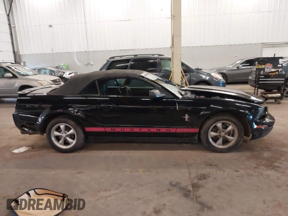 2008 Ford Mustang Deluxe with VIN 1ZVHT84N185144702, listed as a IAAI auction lot 41542731 with 114,156 mi miles and . Bid and sale history available at carsss.com. Image 13.