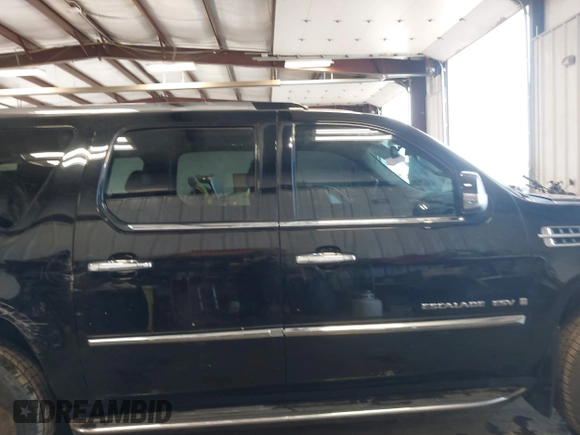 2008 Cadillac Escalade ESV z VIN 1GYFK66818R161446, wystawiony jako IAAI lot #42121700 z przebiegiem 176 684 mil mil oraz . Historia ofert i sprzedaży dostępna na DreamBid. Obrazek 13.