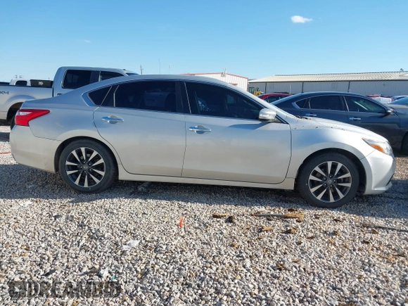2017 Nissan Altima SL z VIN 1N4AL3AP7HC145805, wystawiony jako IAAI lot #41391734 z przebiegiem 121 753 mil mil oraz . Historia ofert i sprzedaży dostępna na DreamBid. Obrazek 13.