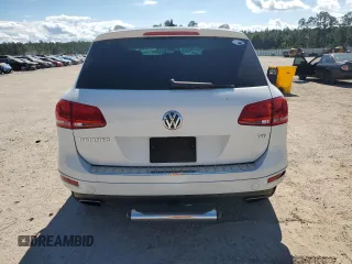 2014 Volkswagen Touareg Lux z VIN WVGEF9BP4ED011436, wystawiony jako Copart lot #74207144 z przebiegiem 207 059 mil mil oraz Szkoda całkowita • Salvage title. Historia ofert i sprzedaży dostępna na DreamBid. Obrazek 6.