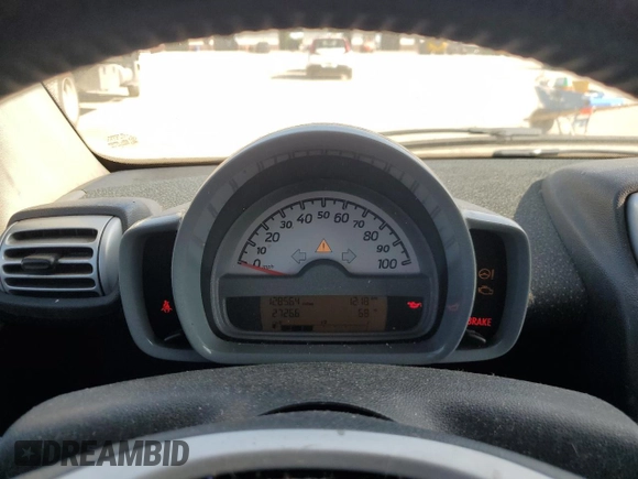 2009 Smart fortwo Passion z VIN WMEEK31X29K274073, wystawiony jako Copart lot #66758044 z przebiegiem 128 564 mil mil oraz Szkoda całkowita • Salvage title. Historia ofert i sprzedaży dostępna na DreamBid. Obrazek 9.