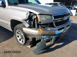 2006 Chevrolet Silverado 1500 Work Truck with VIN 1GCEC19X86Z240775, listed as a IAAI auction lot 41878620 with 198,686 mi miles. Bid and sale history available at carsss.com. Image 6.