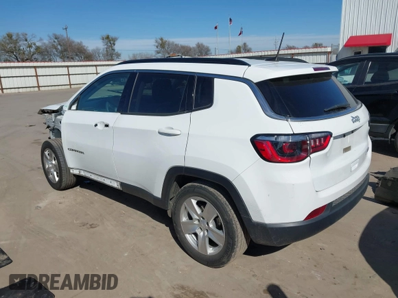 2022 Jeep Compass Latitude with VIN 3C4NJCBB8NT137684, listed as a IAAI auction lot 41391981 with 51,255 mi miles and . Bid and sale history available at carsss.com. Image 3.