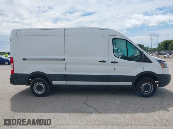 2019 Ford Transit z VIN 1FTYE2CM2KKB42436, wystawiony jako IAAI lot #42636612 z przebiegiem 51 860 mil mil oraz . Historia ofert i sprzedaży dostępna na DreamBid. Obrazek 14.