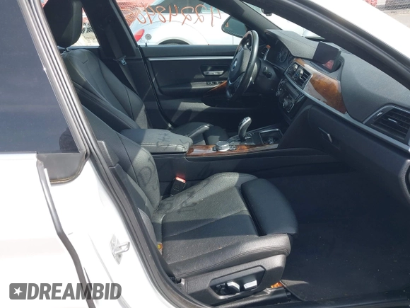 2019 BMW 4 Series 430i xDrive z VIN WBA4J3C55KBL08387, wystawiony jako IAAI lot #42248405 z przebiegiem 115 017 mil mil oraz . Historia ofert i sprzedaży dostępna na DreamBid. Obrazek 5.