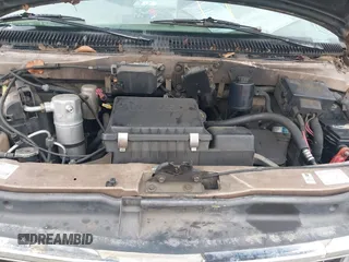 1996 GMC Safari with VIN 1GKDM19W3TB533427, listed as a IAAI auction lot 38894124 with 261,801 mi miles. Bid and sale history available at carsss.com. Image 10.