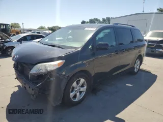 2015 Toyota Sienna LE AAS с VIN 5TDKK3DC8FS600103, выставлен на аукционе Copart как лот 56219175 с пробегом 164 868 миль миль и Списание • Salvage title. История ставок и продаж доступна на DreamBid. Изображение 1.