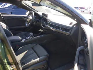 2023 Audi S5 Sportback Premium Plus z VIN WAUB4CF56PA007375, wystawiony jako IAAI lot #41630832 z przebiegiem 23 668 mil mil oraz . Historia ofert i sprzedaży dostępna na DreamBid. Obrazek 5.