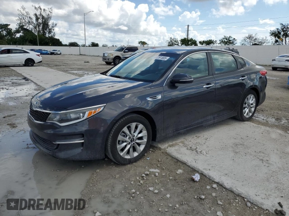 2017 Kia Optima LX z VIN 5XXGT4L38HG124210, wystawiony jako Copart lot #62261805 z przebiegiem 88 310 mil mil oraz Czysty tytuł • Clean title. Historia ofert i sprzedaży dostępna na DreamBid. Obrazek 1.