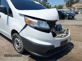 2015 Chevrolet City Express Cargo LS z VIN 3N63M0YN0FK723699, wystawiony jako IAAI lot #42278245 z przebiegiem 61 906 mil mil oraz . Historia ofert i sprzedaży dostępna na DreamBid. Obrazek 18.