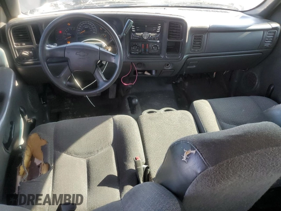 2005 Chevrolet Silverado 1500 LS z VIN 1GCEK19V45E151261, wystawiony jako Copart lot #61556275 z przebiegiem 329 943 mil mil oraz Czysty tytuł • Clean title. Historia ofert i sprzedaży dostępna na DreamBid. Obrazek 8.