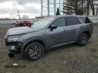 2024 Nissan Pathfinder S z VIN 5N1DR3AC7RC308629, wystawiony jako Copart lot #51014475 z przebiegiem 8 441 mil mil oraz Szkoda całkowita • Salvage title. Historia ofert i sprzedaży dostępna na DreamBid. Obrazek 1.