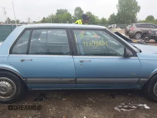 1991 Oldsmobile Delta z VIN 1G3HN54C6M1809377, wystawiony jako IAAI lot #42275221 z przebiegiem 139 509 mil mil oraz . Historia ofert i sprzedaży dostępna na DreamBid. Obrazek 13.