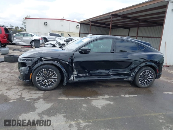 2024 Ford Mustang Mach-E Premium z VIN 3FMTK3R76RMA13687, wystawiony jako IAAI lot #42129796 z przebiegiem Nie podano mil oraz . Historia ofert i sprzedaży dostępna na DreamBid. Obrazek 6.