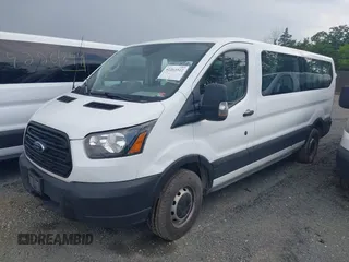 2019 Ford Transit Passenger XL z VIN 1FBZX2ZM8KKA34929, wystawiony jako IAAI lot #42263522 z przebiegiem 376 862 mil mil oraz . Historia ofert i sprzedaży dostępna na DreamBid. Obrazek 2.