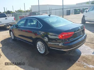 2016 Volkswagen Passat SE z VIN 1VWBT7A39GC033702, wystawiony jako IAAI lot #40547421 z przebiegiem 122 206 mil mil oraz . Historia ofert i sprzedaży dostępna na DreamBid. Obrazek 3.