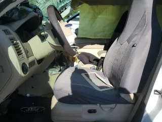 2008 Ford Escape XLT with VIN 1FMCU931X8KD06256, listed as a Copart auction lot 64872075 with 224,332 mi miles and Salvage title. Bid and sale history available at DreamBid. Image 7.