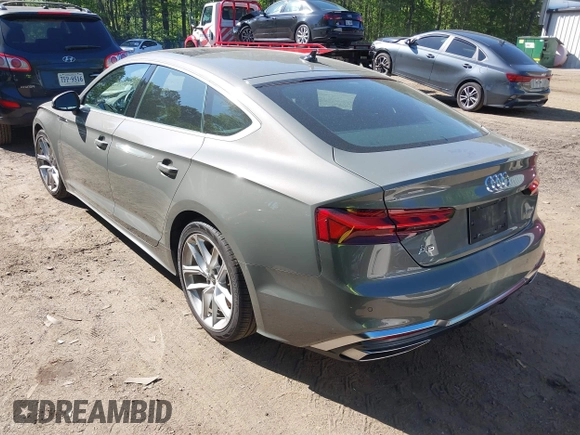 2024 Audi A5 Sportback S line Premium Plus z VIN WAUFACF52RA050222, wystawiony jako IAAI lot #42135082 z przebiegiem 36 607 mil mil oraz . Historia ofert i sprzedaży dostępna na DreamBid. Obrazek 3.