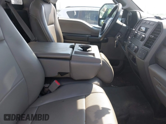 2017 Ford F-250 XL z VIN 1FDBF2A60HEC99876, wystawiony jako IAAI lot #42468271 z przebiegiem 81 478 mil mil oraz . Historia ofert i sprzedaży dostępna na DreamBid. Obrazek 5.