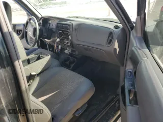 2001 Ford Ranger XLT Appearance with VIN 1FTYR14E81TA57597, listed as a Copart auction lot 45021525 with 161,838 mi miles and Salvage Title. Bid and sale history available at DreamBid. Image 8.
