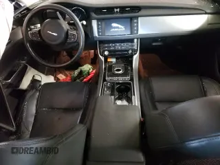2016 Jaguar XF 35t Prestige z VIN SAJBK4BV2GCY12168, wystawiony jako Copart lot #53254134 z przebiegiem 63 524 mil mil oraz Szkoda całkowita • Salvage title. Historia ofert i sprzedaży dostępna na DreamBid. Obrazek 8.