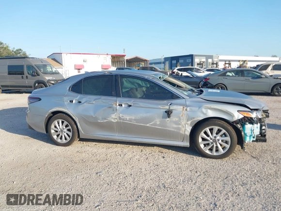 2023 Toyota Camry LE z VIN 4T1C11AK2PU125757, wystawiony jako IAAI lot #42128196 z przebiegiem 5 777 mil mil oraz . Historia ofert i sprzedaży dostępna na DreamBid. Obrazek 13.