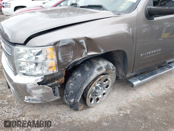 2012 Chevrolet Silverado 1500 LT with VIN 1GCNKSE00CZ326935, listed as a IAAI auction lot 41445520 with 121,035 mi miles. Bid and sale history available at carsss.com. Image 6.