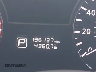 2014 Nissan Pathfinder S with VIN 5N1AR2MNXEC686612, listed as a IAAI auction lot 41603092 with 195,137 mi miles. Bid and sale history available at carsss.com. Image 15.